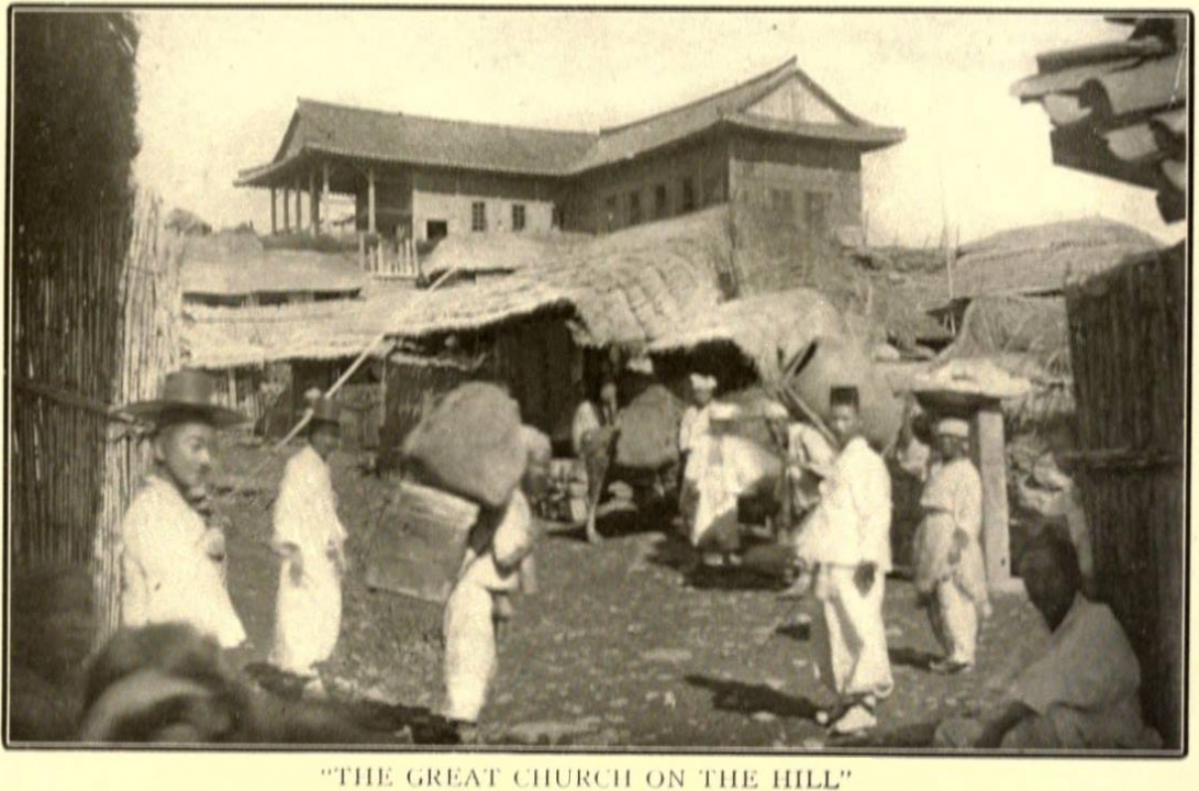 Jangdaehyeon Church, Pyongyang, photographed in 1907, showing its L-shaped (ㄱ자) plan